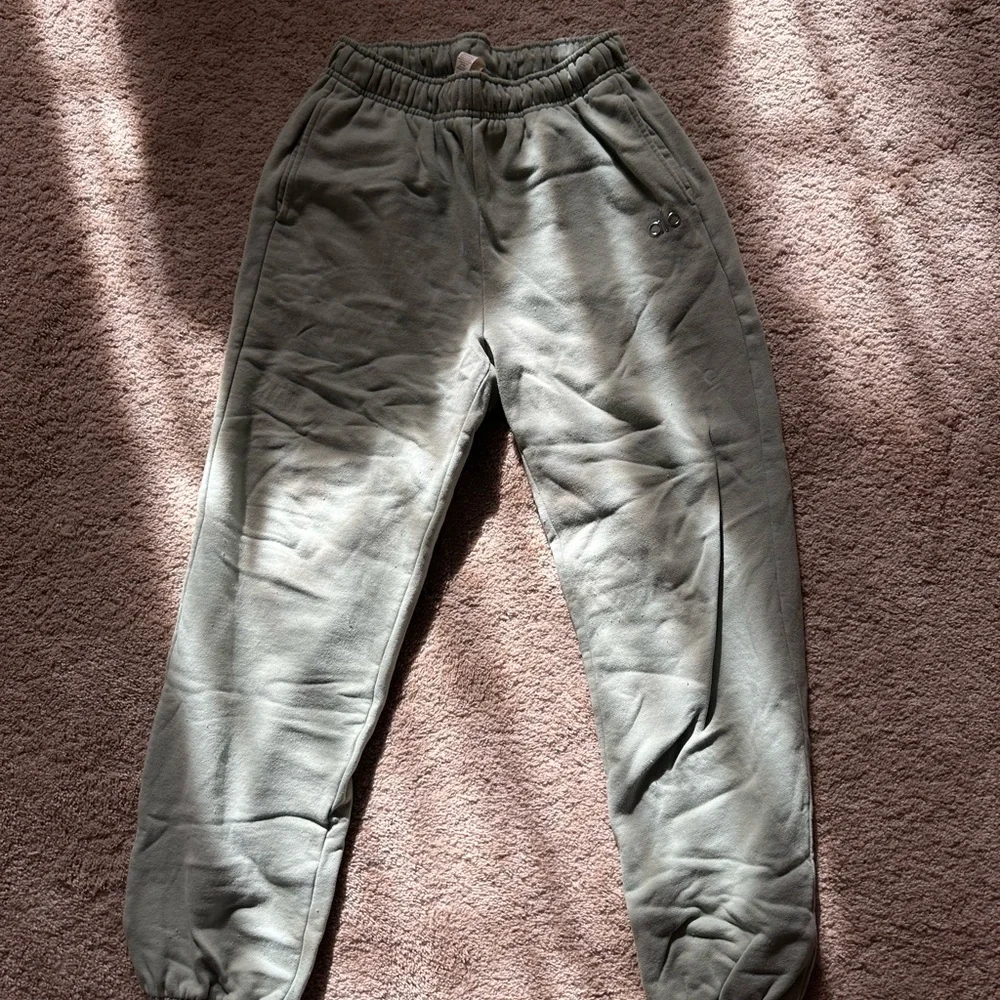 ALO Yoga Kids Sage Sweatpants in Light Green